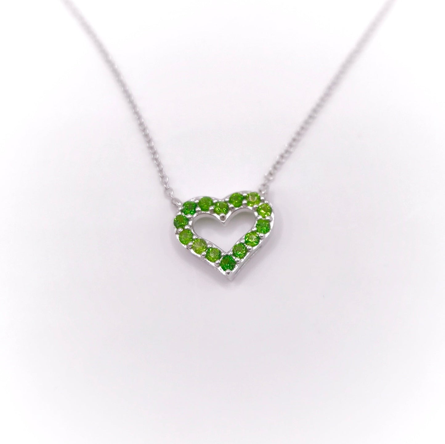 Diopside love heart pendant necklace in 925 silver - Crystal Elysium