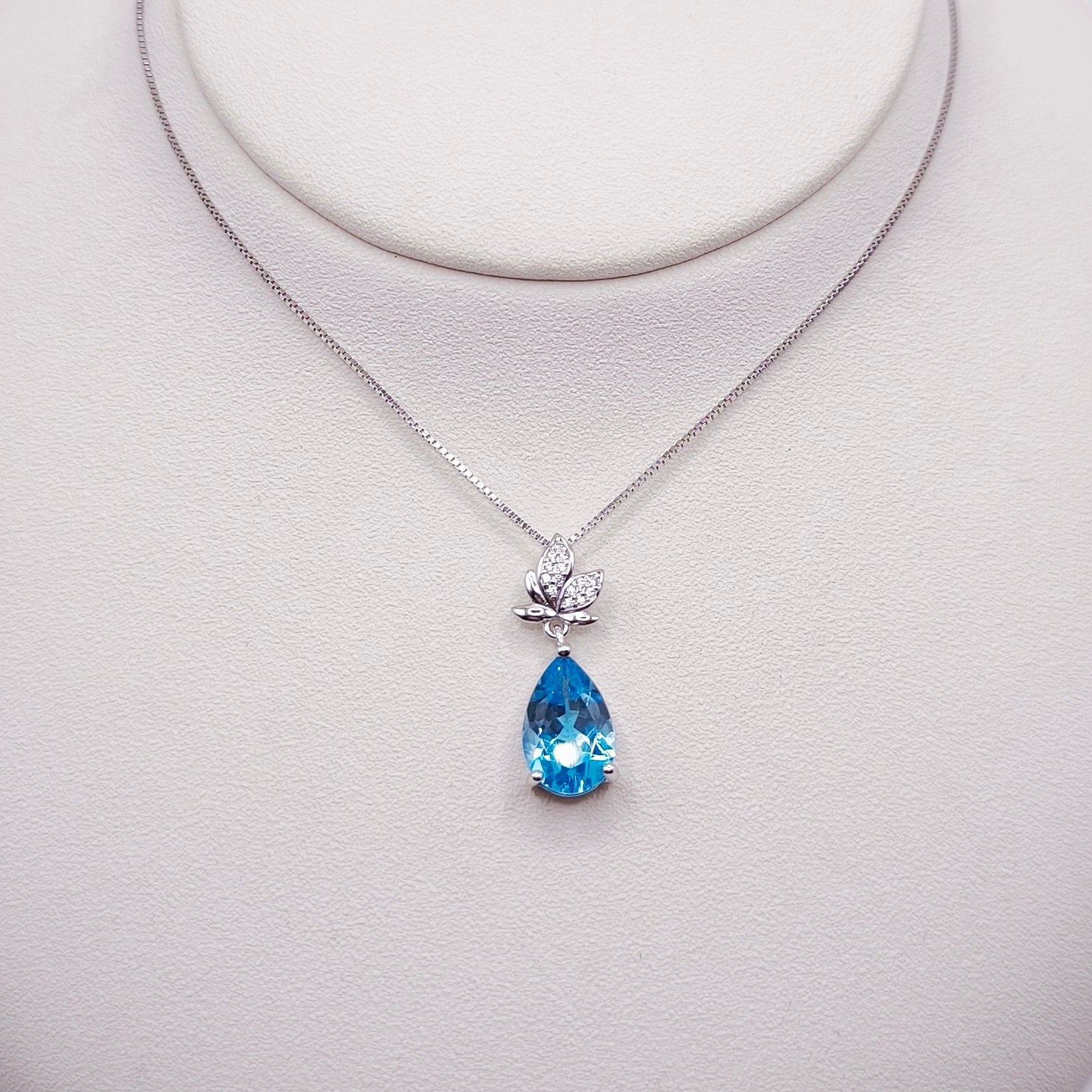 Topaz Swiss blue tear drop shape pendant 12x7mm with chain 45 cm