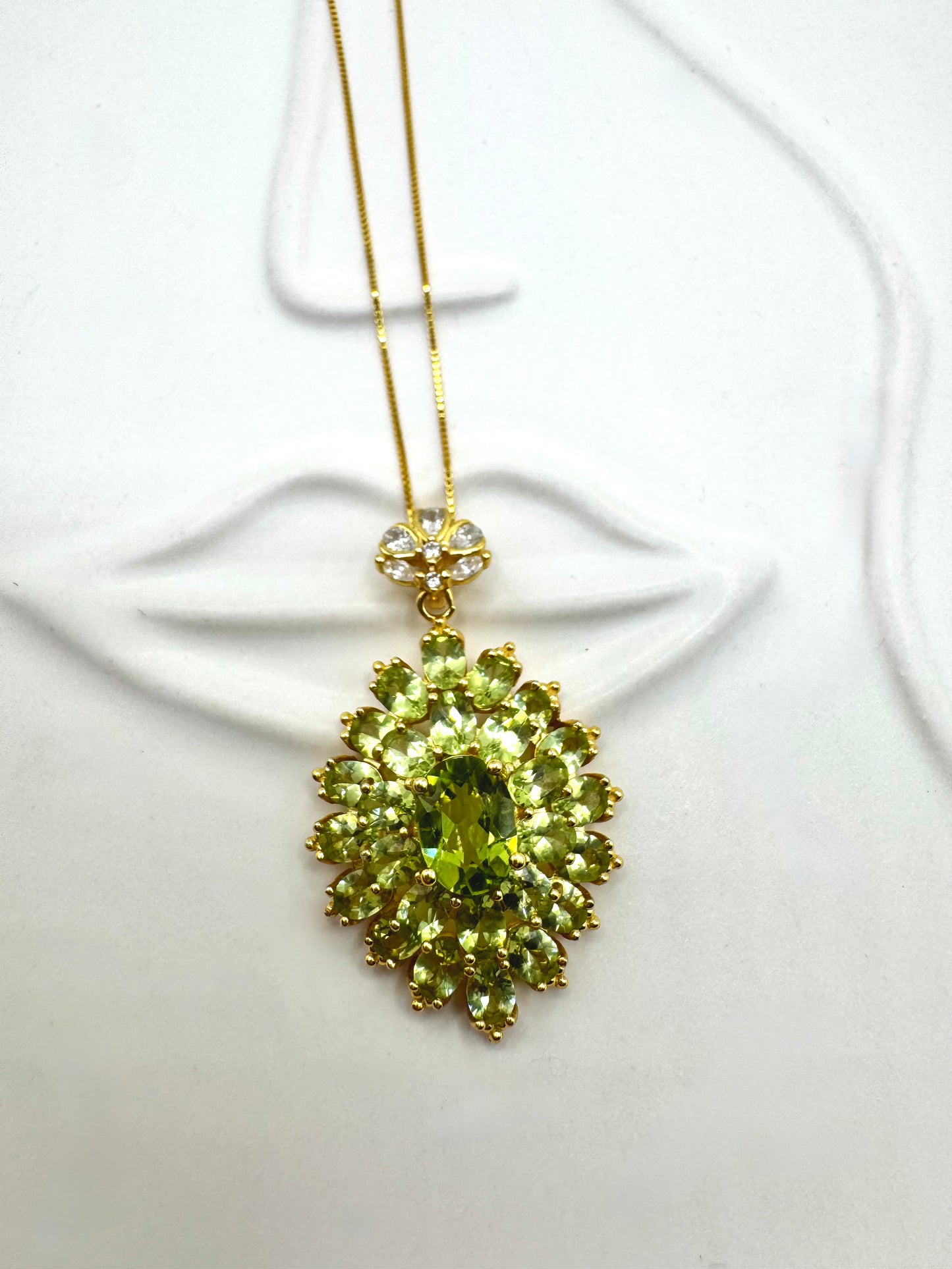 Peridot Bloom Pendant Necklace – Gold-Tone Floral Cluster