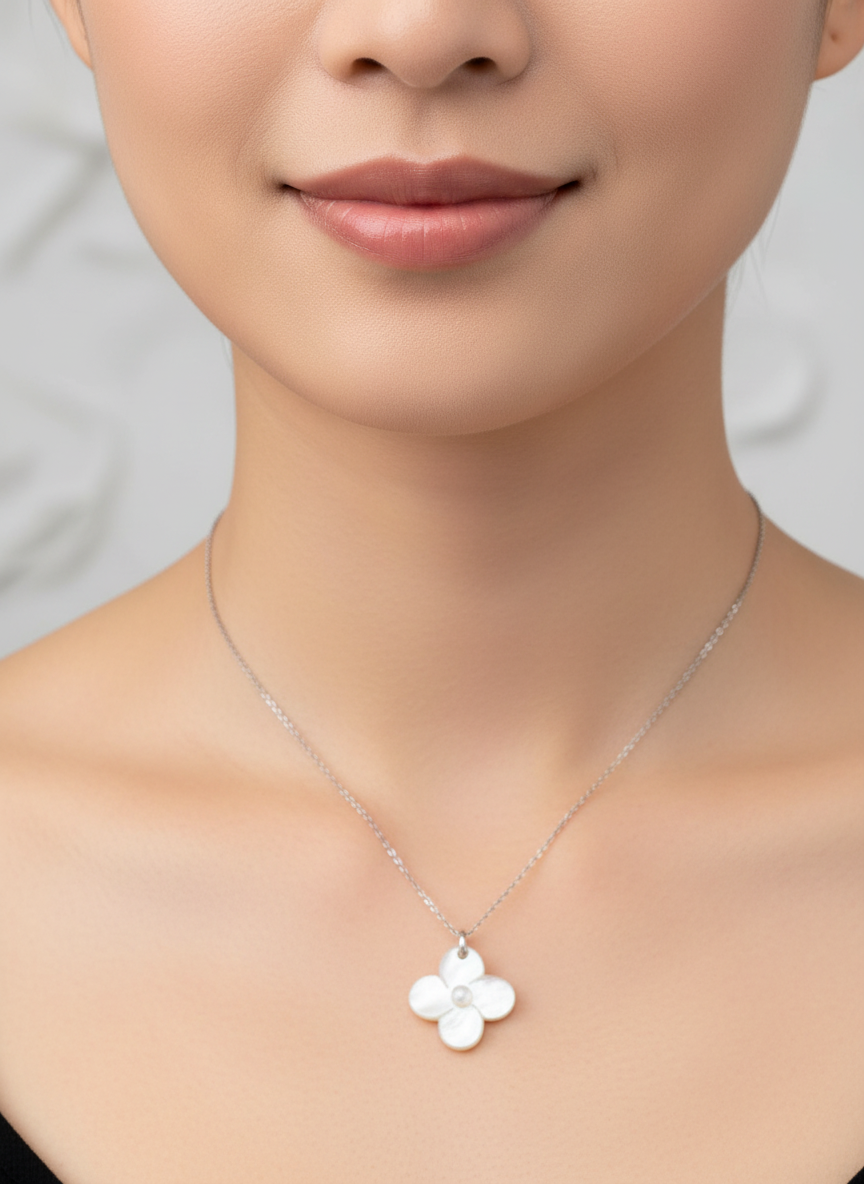 Mother-of-Pearl Flower Necklace