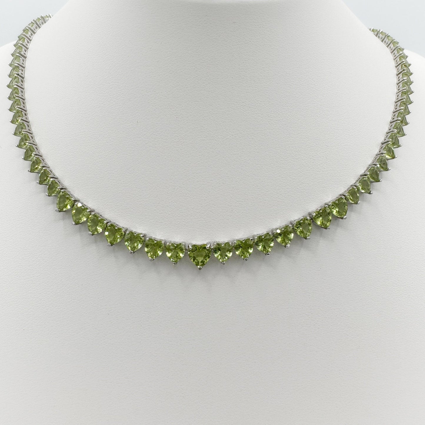 Peridot heart shape tennis necklace in 925 silver - Crystal Elysium