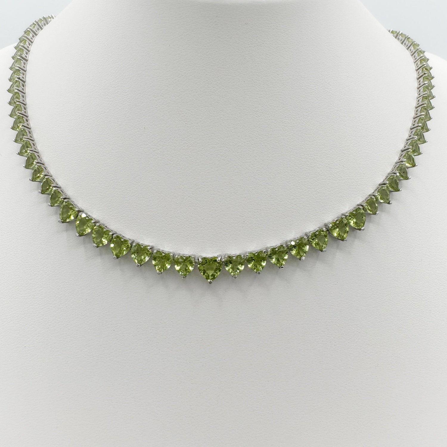 Peridot heart shape tennis necklace in 925 silver - Crystal Elysium