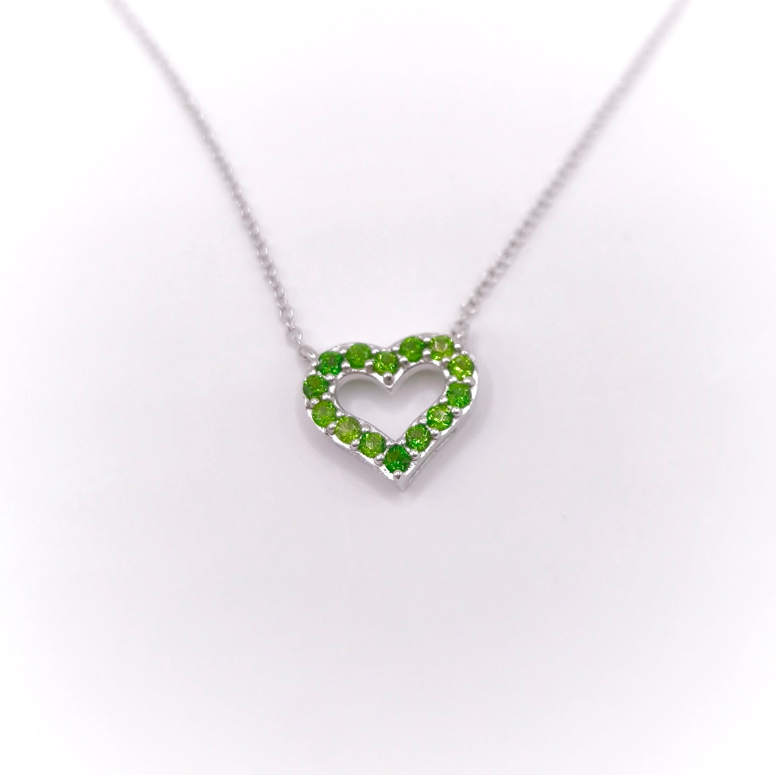 Diopside love heart pendant necklace in 925 silver - Crystal Elysium