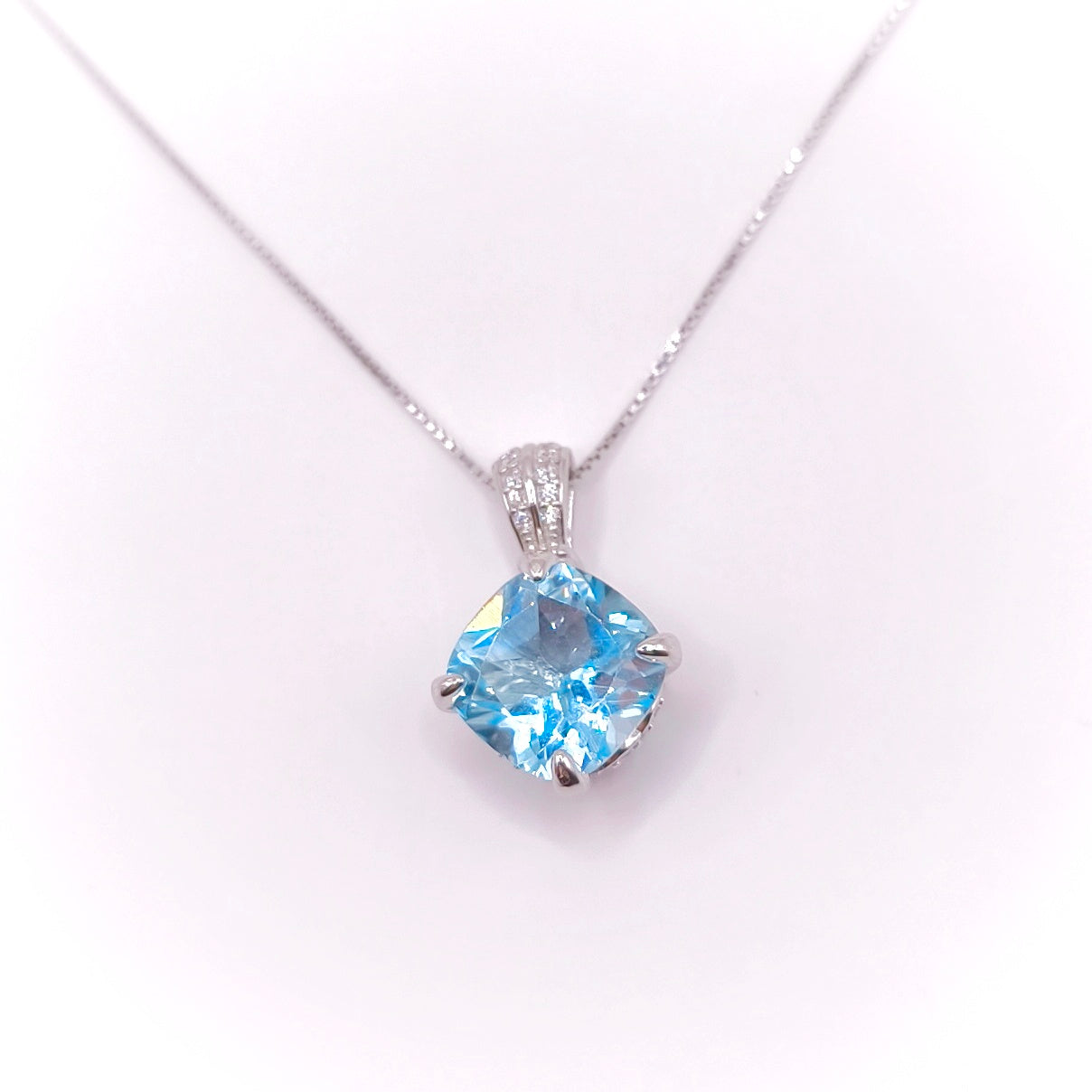 Blue topaz cushion pendant in 925 silver - Crystal Elysium